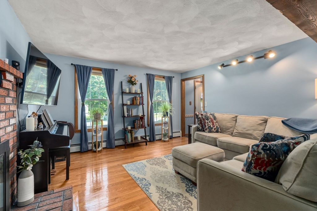 61 Regina S Dr