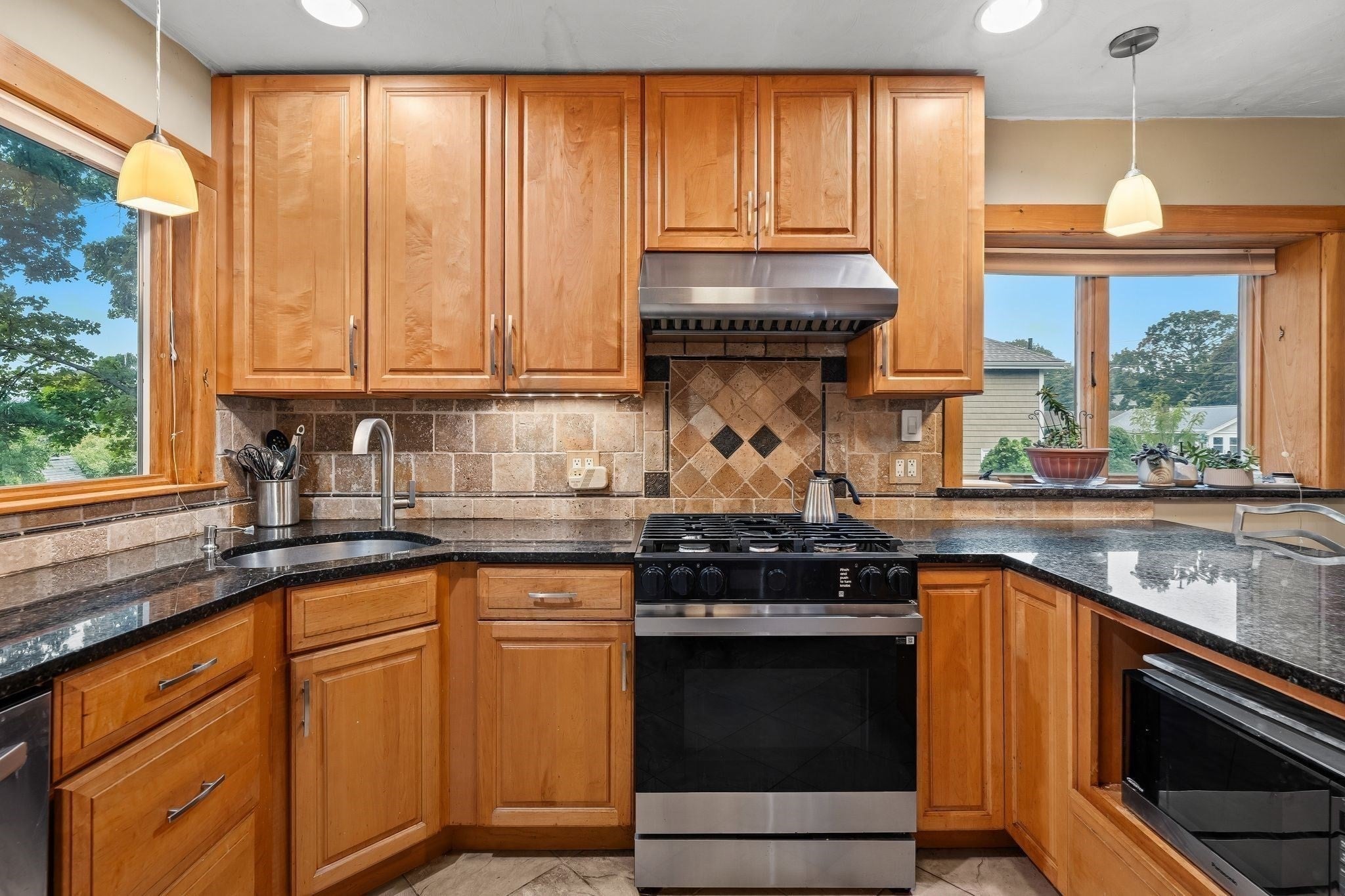 102 Elliot Ave, Quincy, MA Photo #8