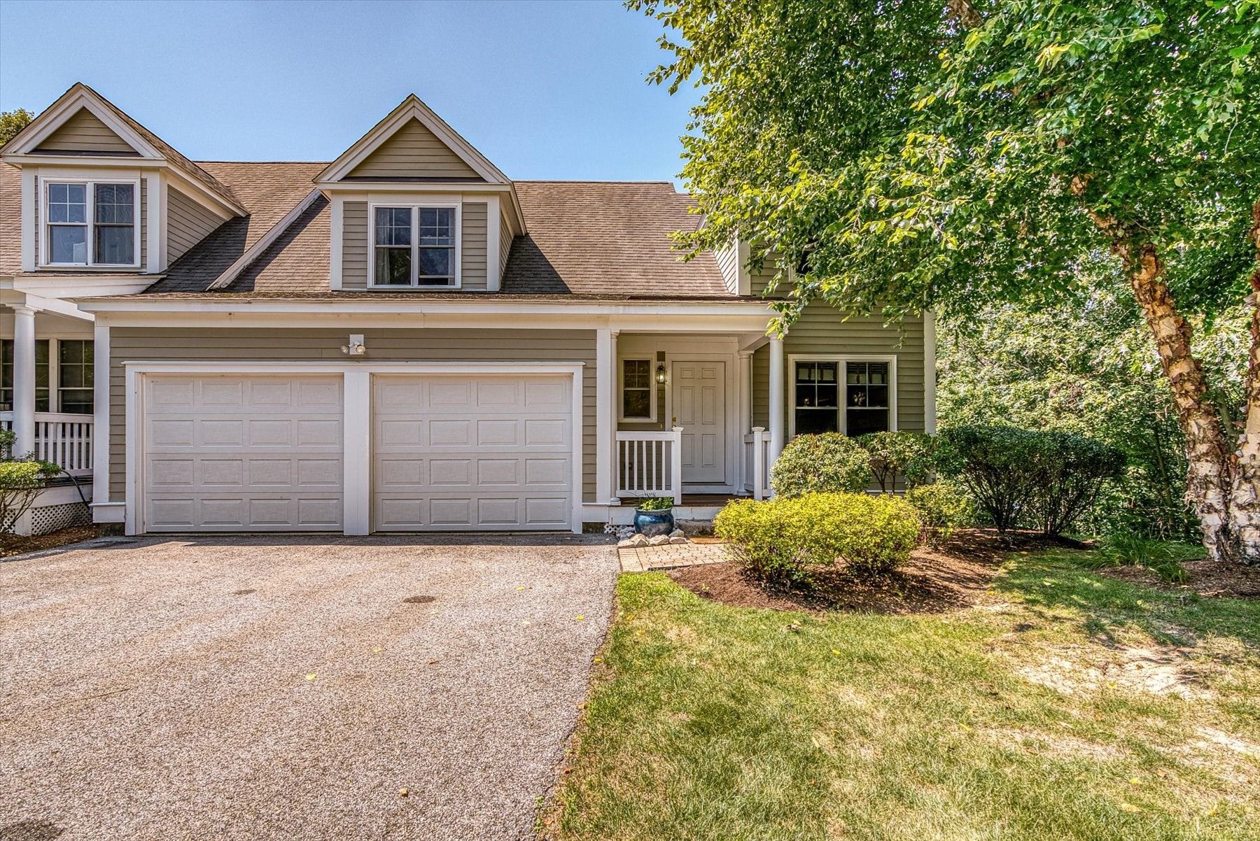 Photo of 8 Paxton Ct, Grafton, MA