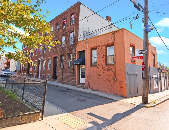 23-25 Division St