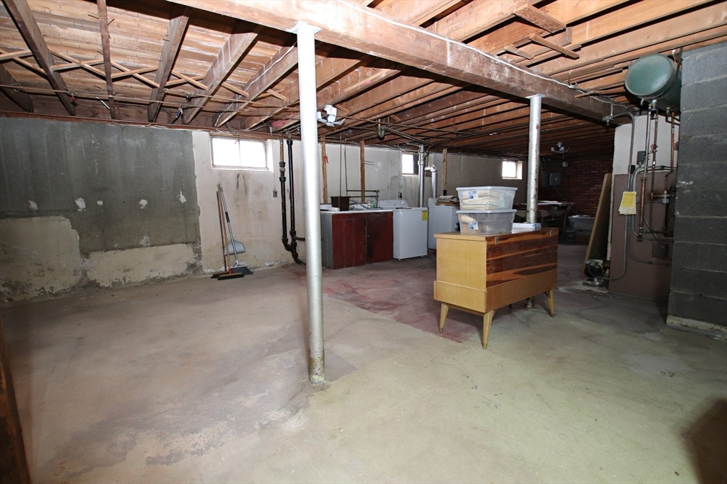 Revere, Massachusetts 02151, United States, 3 Bedrooms Bedrooms, ,1 BathroomBathrooms,Residential,Active,255239