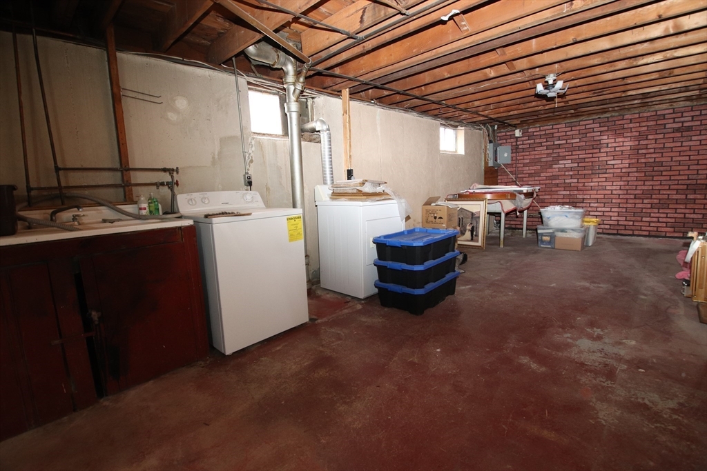 Revere, Massachusetts 02151, United States, 3 Bedrooms Bedrooms, ,1 BathroomBathrooms,Residential,Active,255239