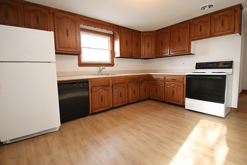 Revere, Massachusetts 02151, United States, 3 Bedrooms Bedrooms, ,1 BathroomBathrooms,Residential,Active,255239