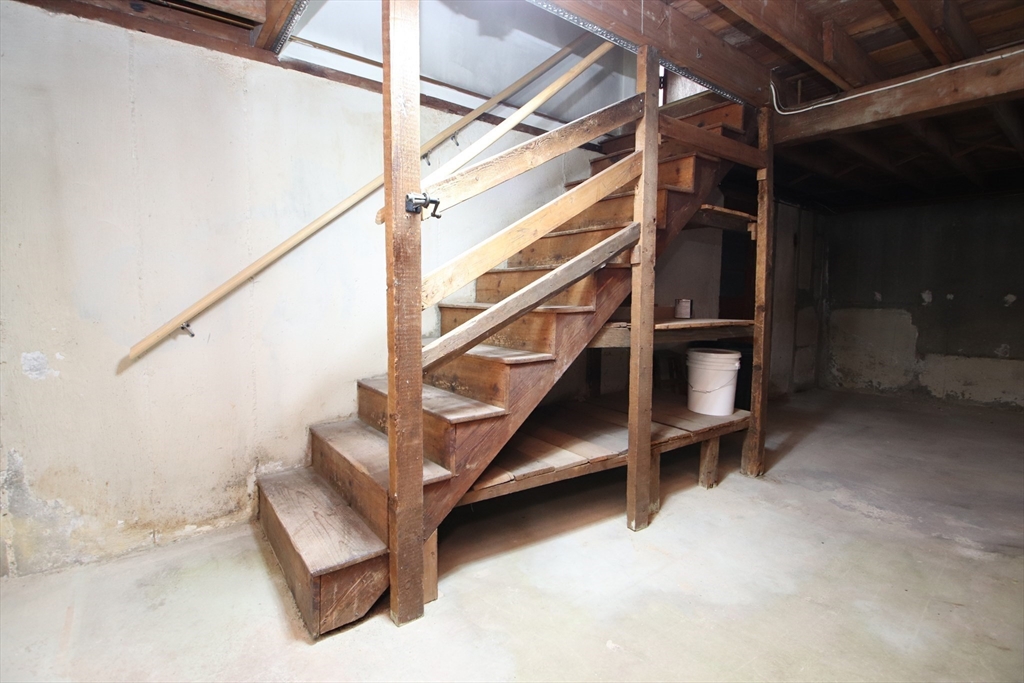 Revere, Massachusetts 02151, United States, 3 Bedrooms Bedrooms, ,1 BathroomBathrooms,Residential,Active,255239