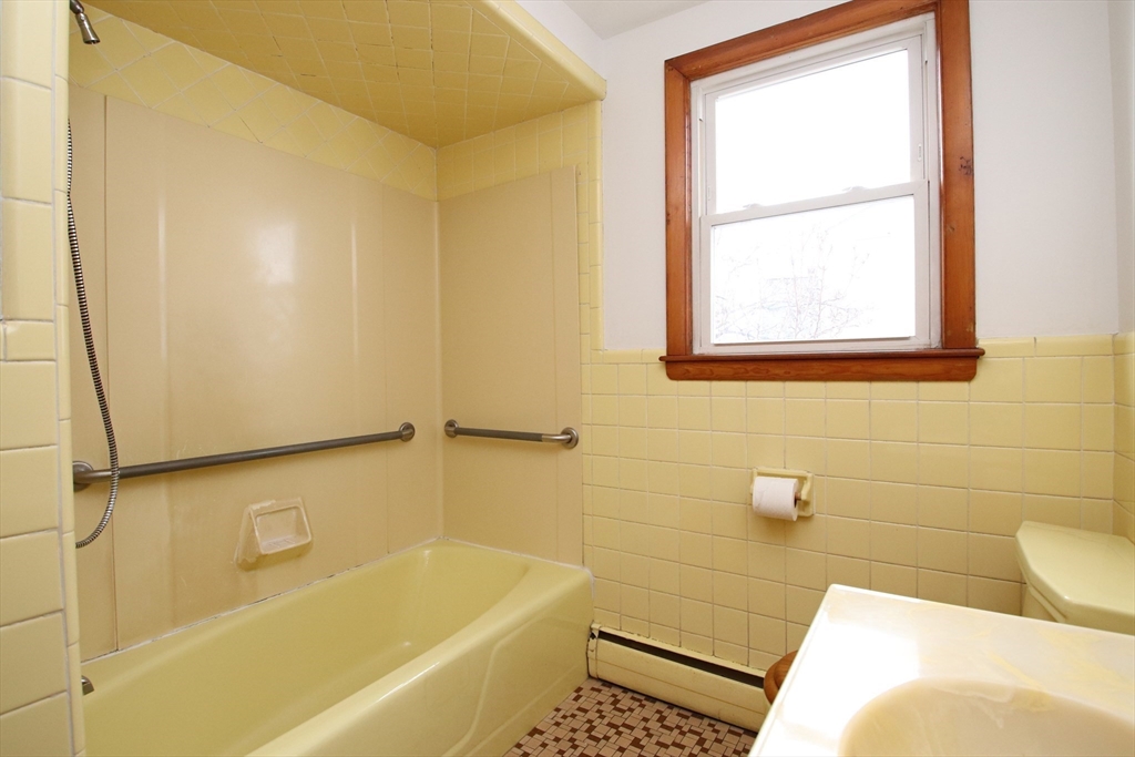 Revere, Massachusetts 02151, United States, 3 Bedrooms Bedrooms, ,1 BathroomBathrooms,Residential,Active,255239