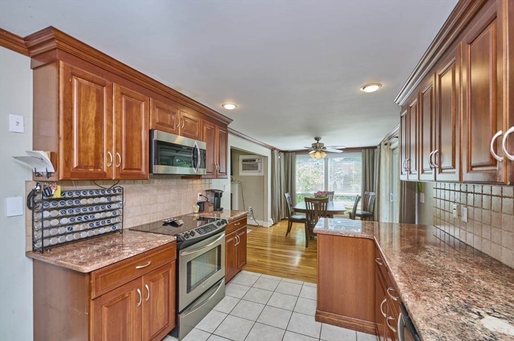 Billerica, Massachusetts 01821, United States, 3 Bedrooms Bedrooms, ,2 BathroomsBathrooms,Residential,Active,140185