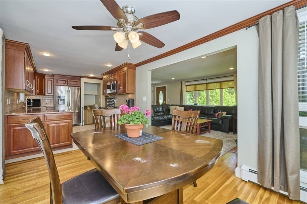 Billerica, Massachusetts 01821, United States, 3 Bedrooms Bedrooms, ,2 BathroomsBathrooms,Residential,Active,140185