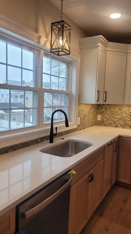 27 Amaranth Avenue 2