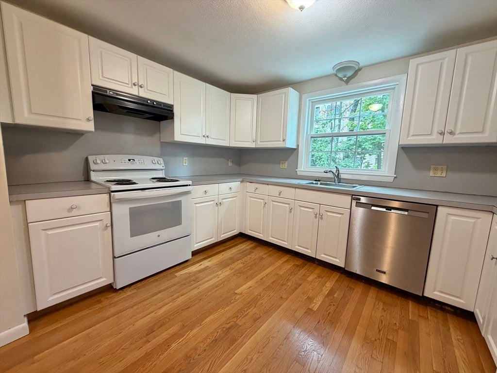 18 Dunstan St #1, Newton, MA Photo #9