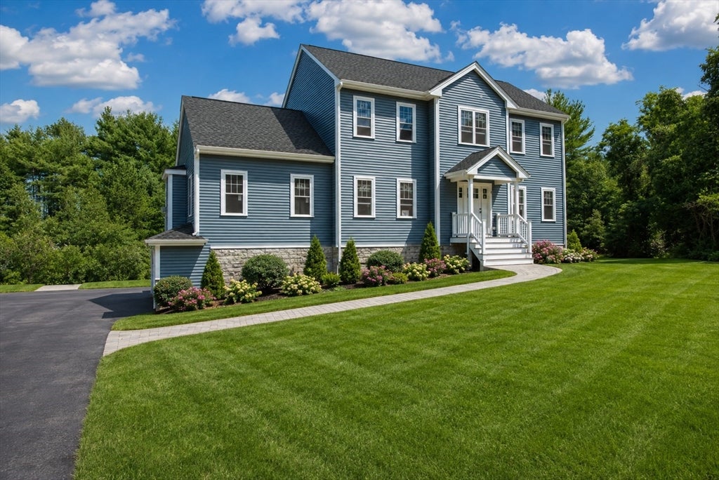 Photo of 4 Sherwood Lane, Lakeville, MA