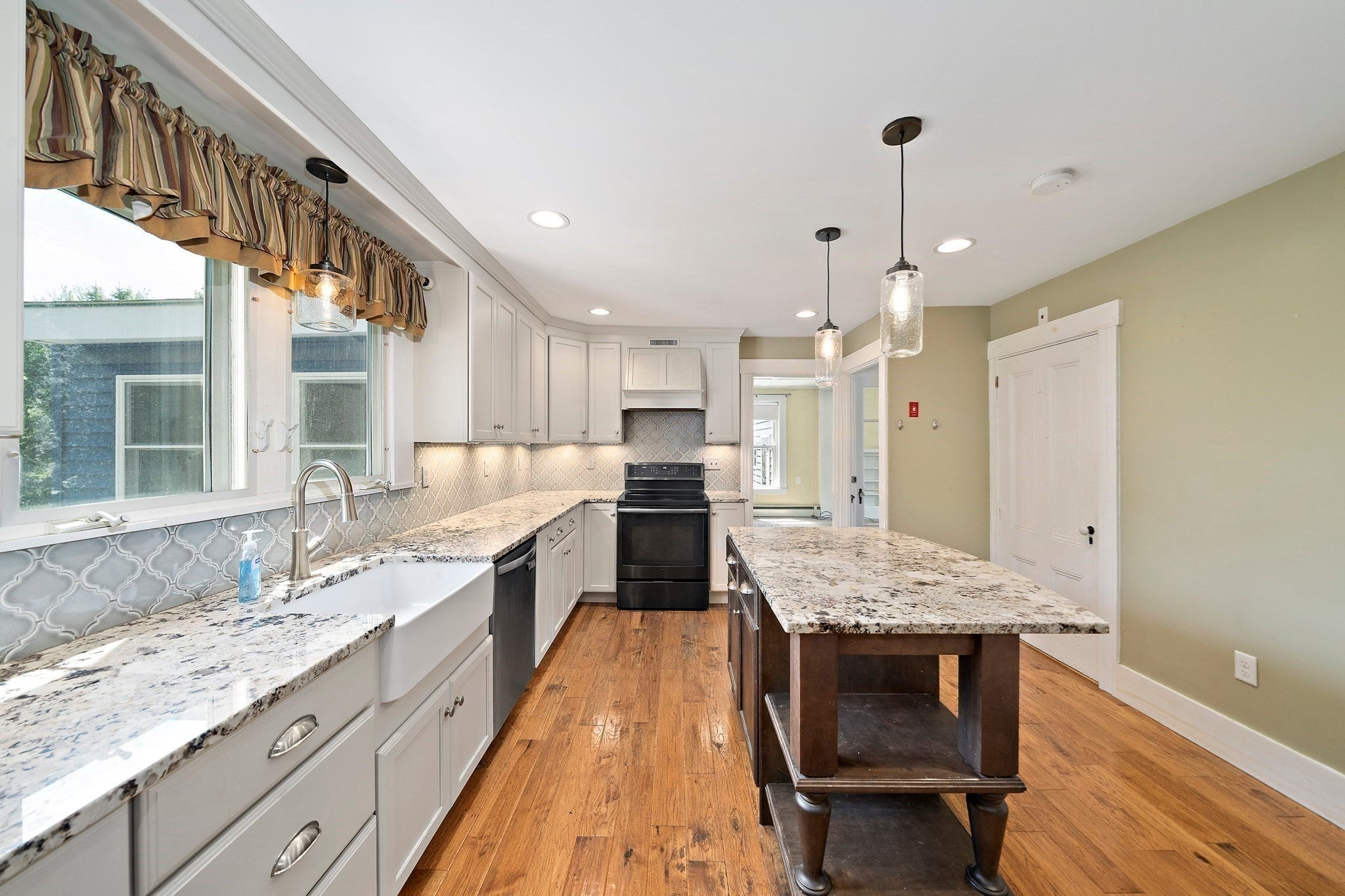 131 Pleasant Valley St