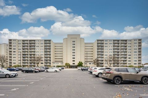 Photo of 200 Cove Way #304, Quincy, MA 02169 (MLS # 73462334)