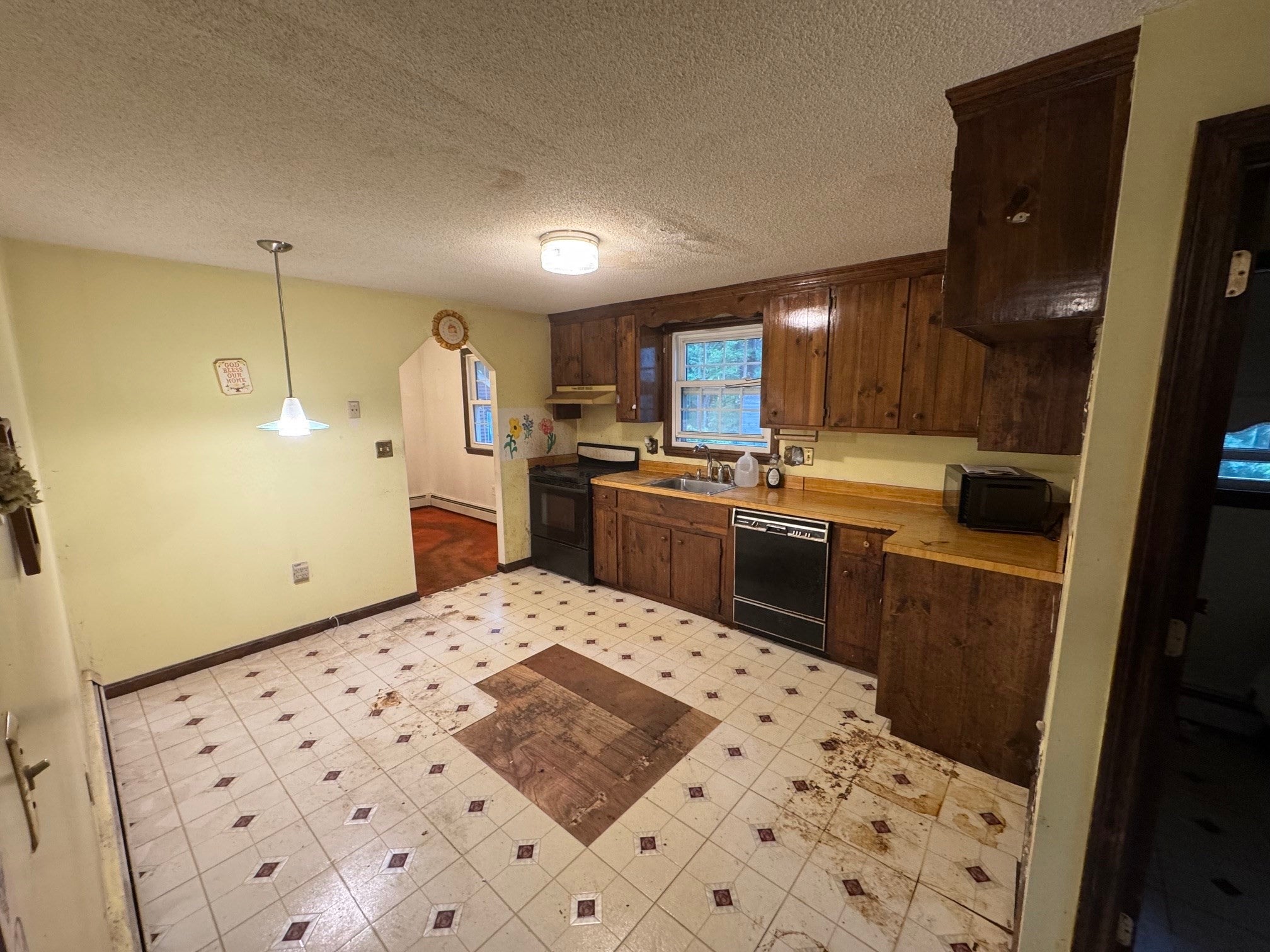 98 Tyler Rd, Tewksbury, MA Photo #3