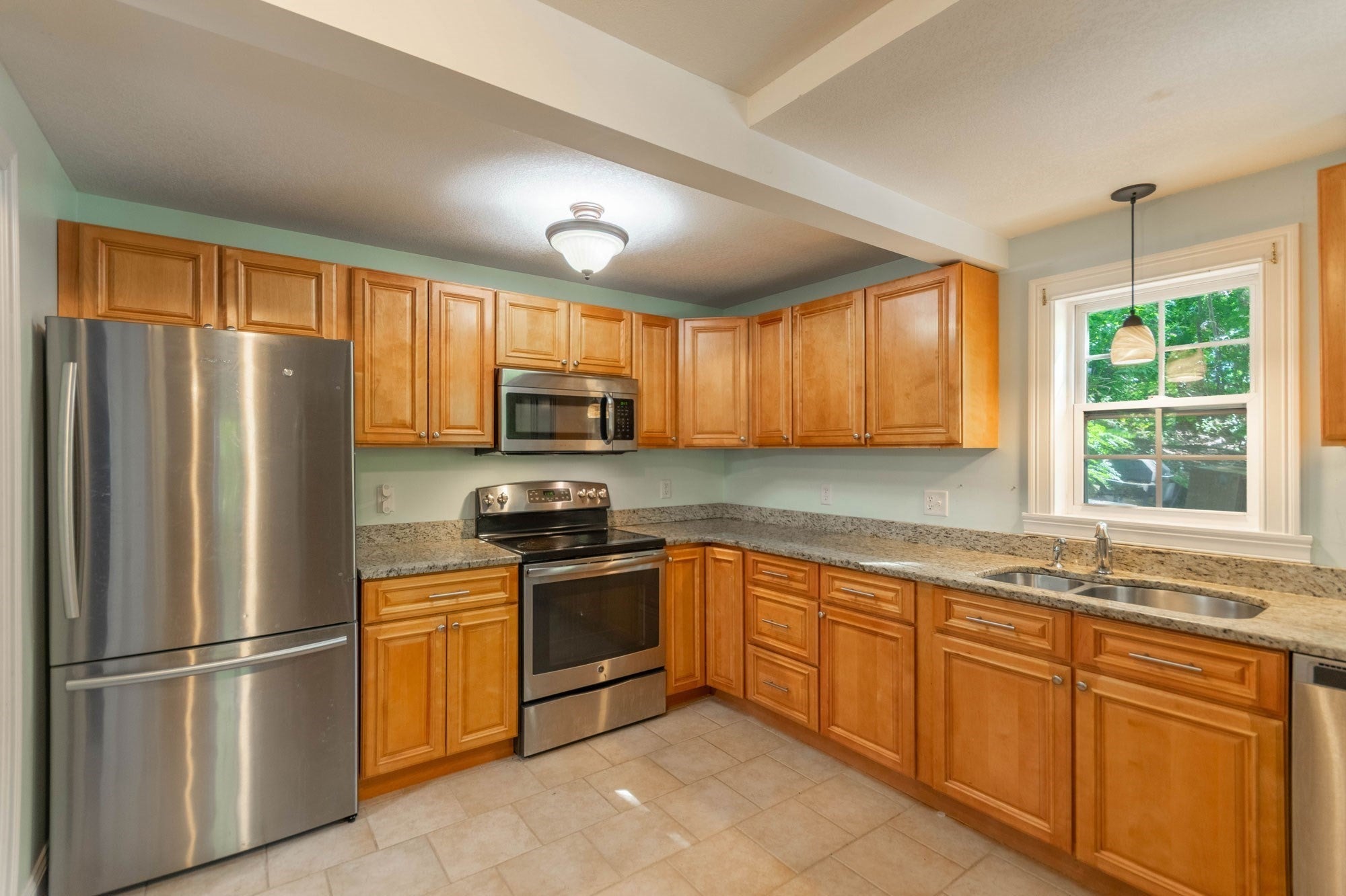 196 Pendleton Ave, Chicopee, MA, 196 Pendleton Ave, Chicopee, MA Photo #3