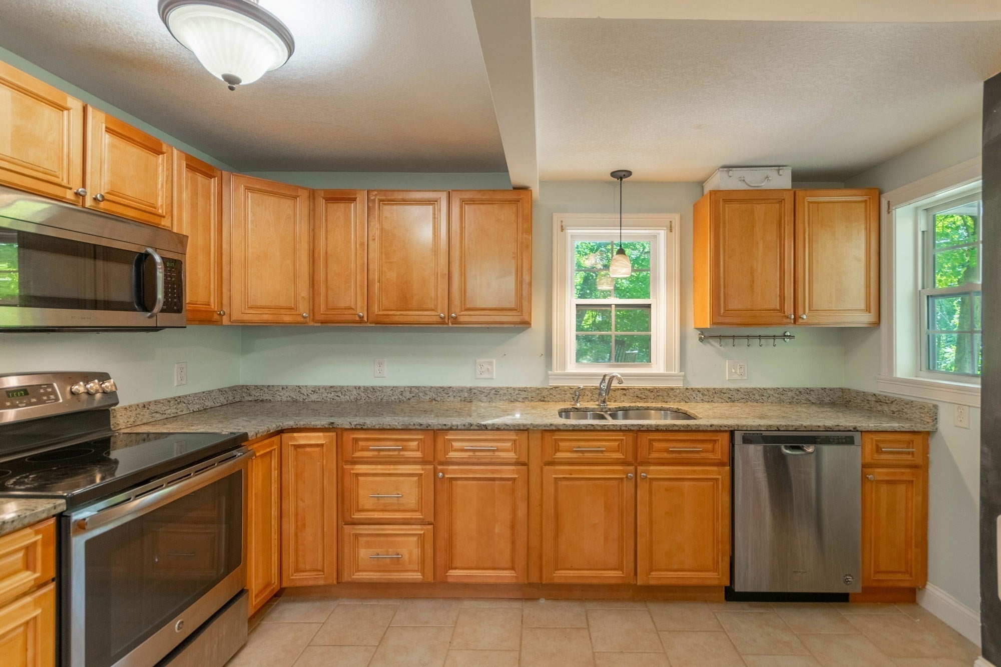196 Pendleton Ave, Chicopee, MA, 196 Pendleton Ave, Chicopee, MA Photo #4