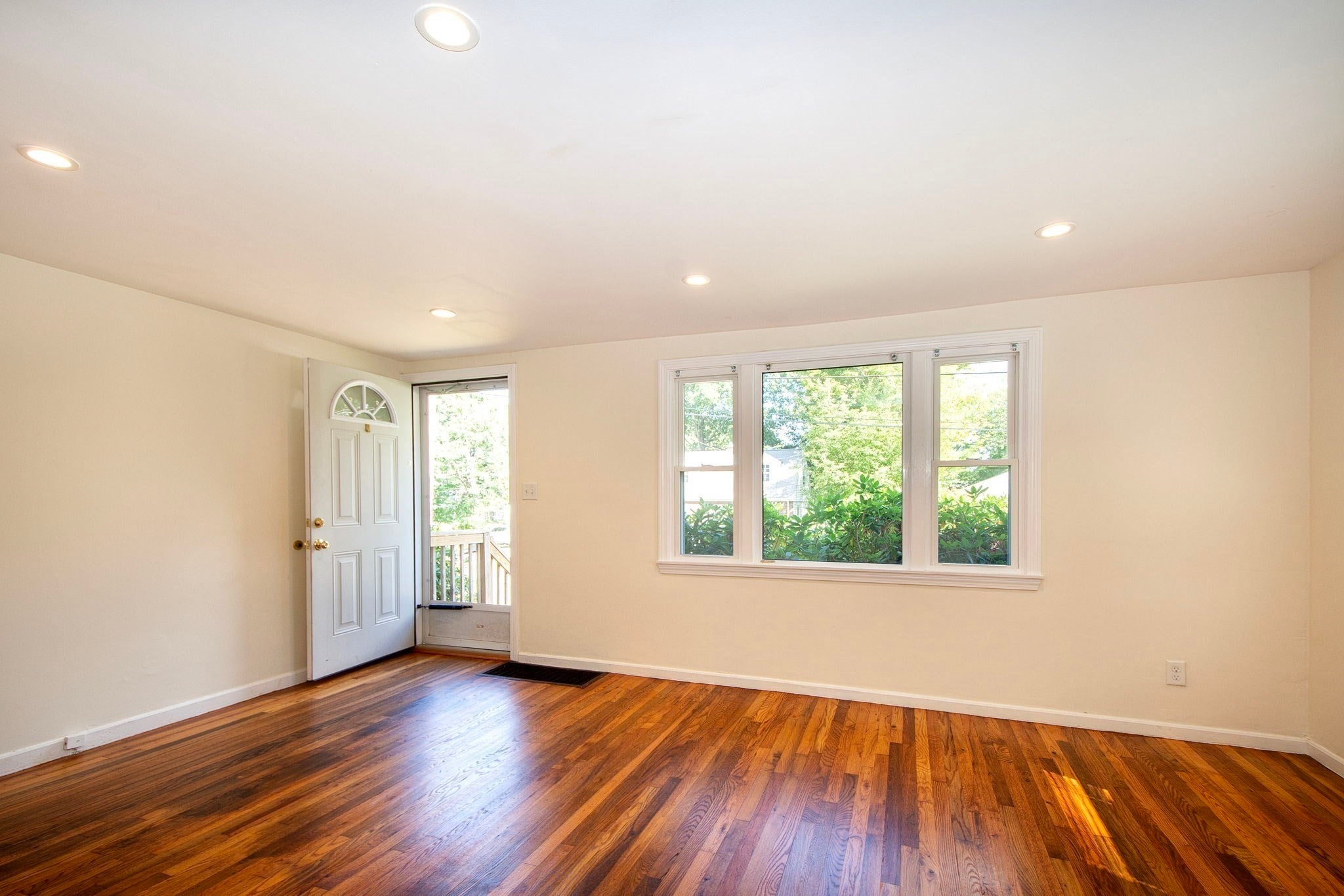 23 Courier St, Weymouth, MA Photo #4