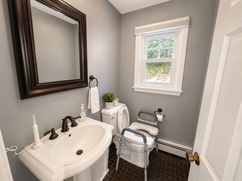 95 Jewett St, Pepperell, MA Photo #9
