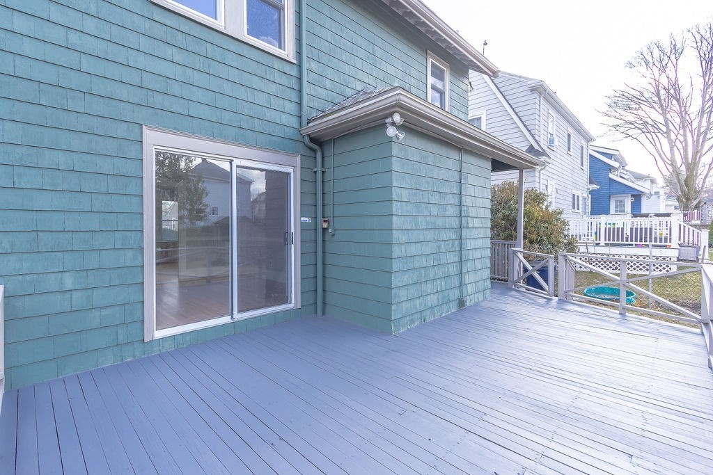 Boston, Massachusetts 02132, United States, 3 Bedrooms Bedrooms, ,2 BathroomsBathrooms,Residential,Pending,100905