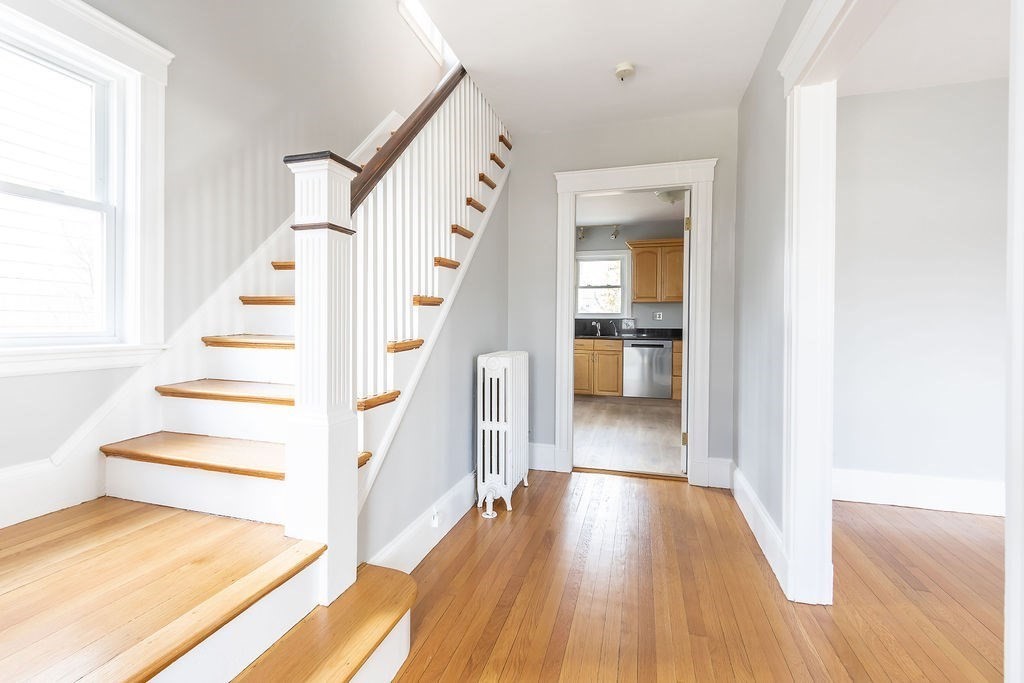 Boston, Massachusetts 02132, United States, 3 Bedrooms Bedrooms, ,2 BathroomsBathrooms,Residential,Pending,100905