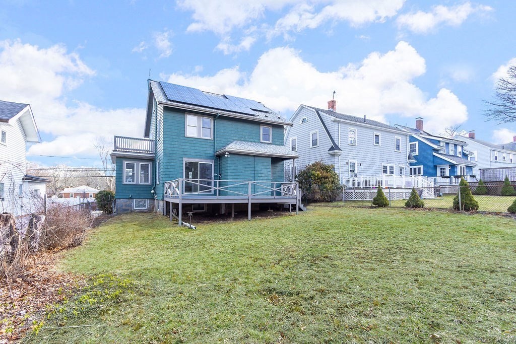 Boston, Massachusetts 02132, United States, 3 Bedrooms Bedrooms, ,2 BathroomsBathrooms,Residential,Pending,100905