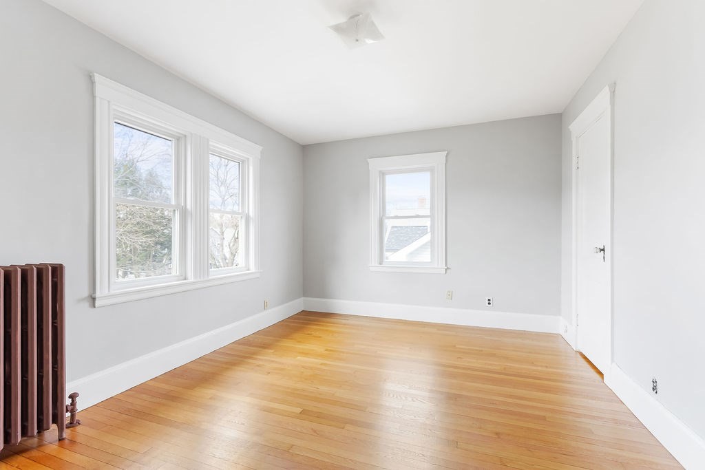 Boston, Massachusetts 02132, United States, 3 Bedrooms Bedrooms, ,2 BathroomsBathrooms,Residential,Pending,100905