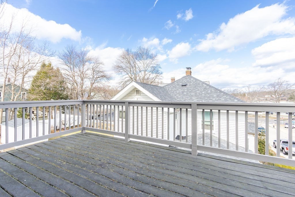 Boston, Massachusetts 02132, United States, 3 Bedrooms Bedrooms, ,2 BathroomsBathrooms,Residential,Pending,100905