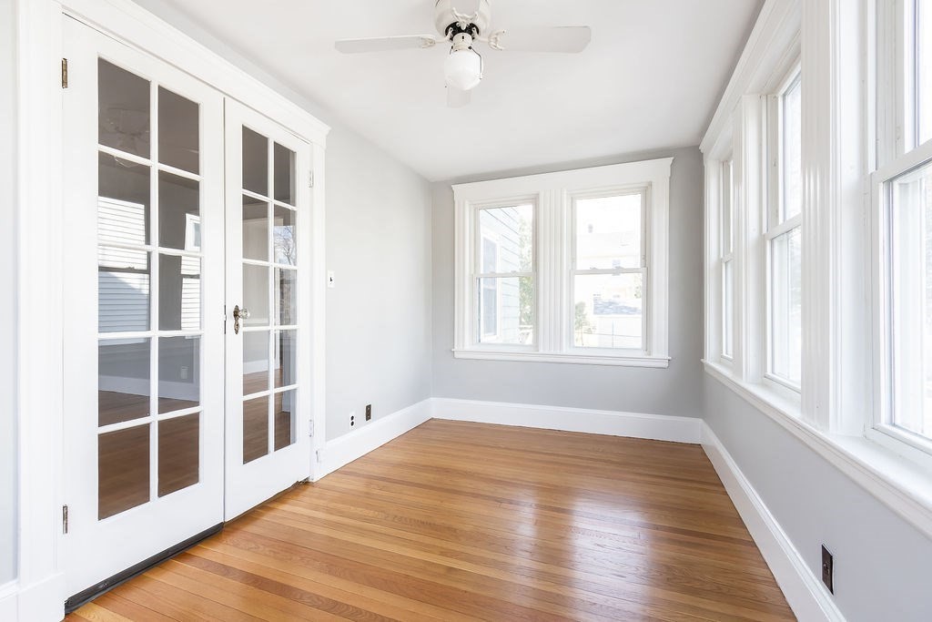 Boston, Massachusetts 02132, United States, 3 Bedrooms Bedrooms, ,2 BathroomsBathrooms,Residential,Pending,100905