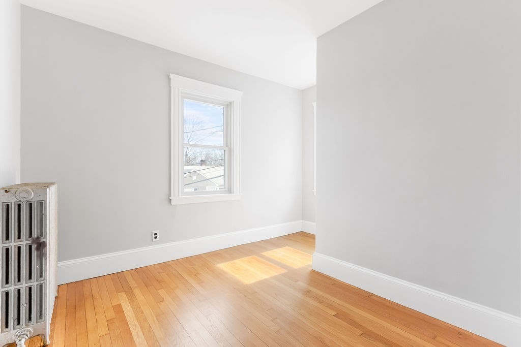 Boston, Massachusetts 02132, United States, 3 Bedrooms Bedrooms, ,2 BathroomsBathrooms,Residential,Pending,100905