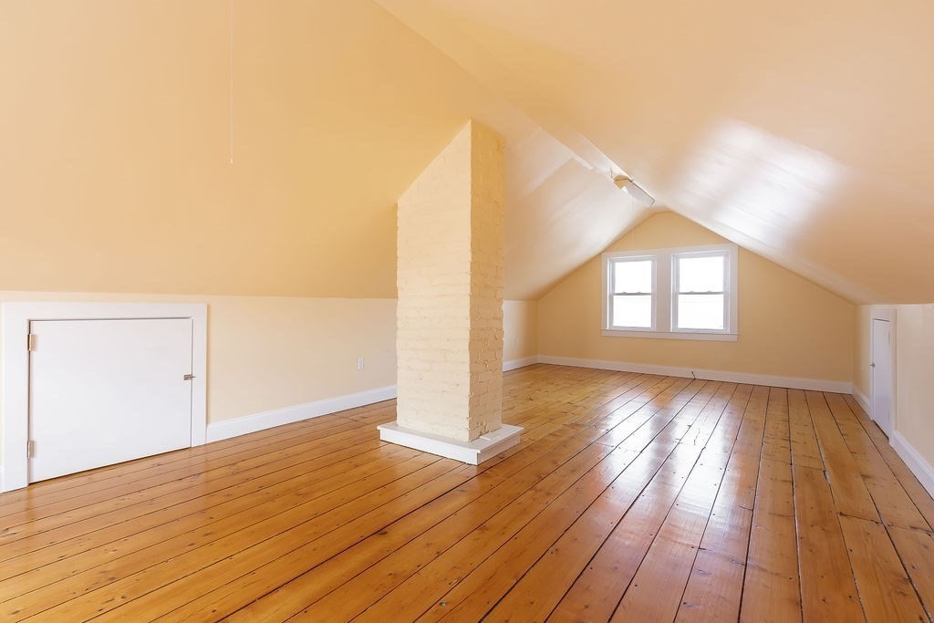 Boston, Massachusetts 02132, United States, 3 Bedrooms Bedrooms, ,2 BathroomsBathrooms,Residential,Pending,100905