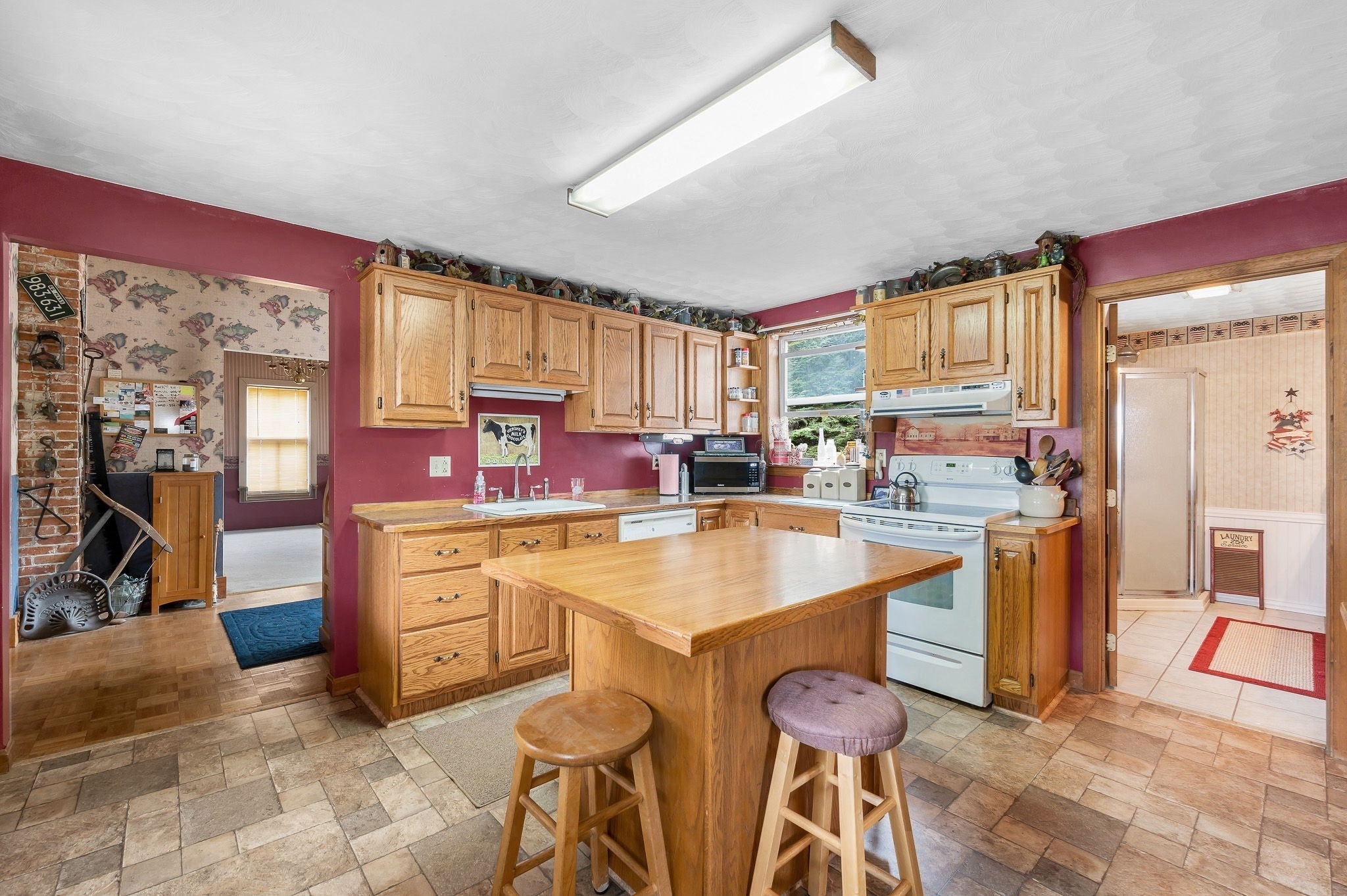 28 Pleasant St, Templeton MA 01436