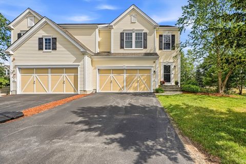 Photo of 39 Frostpane Ln #39, Hopkinton, MA 01748 (MLS # 73541336)