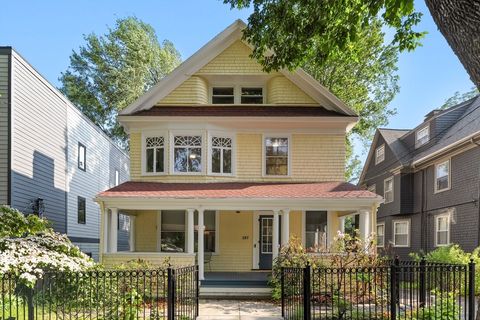 157 Aspinwall Brookline MA 02445