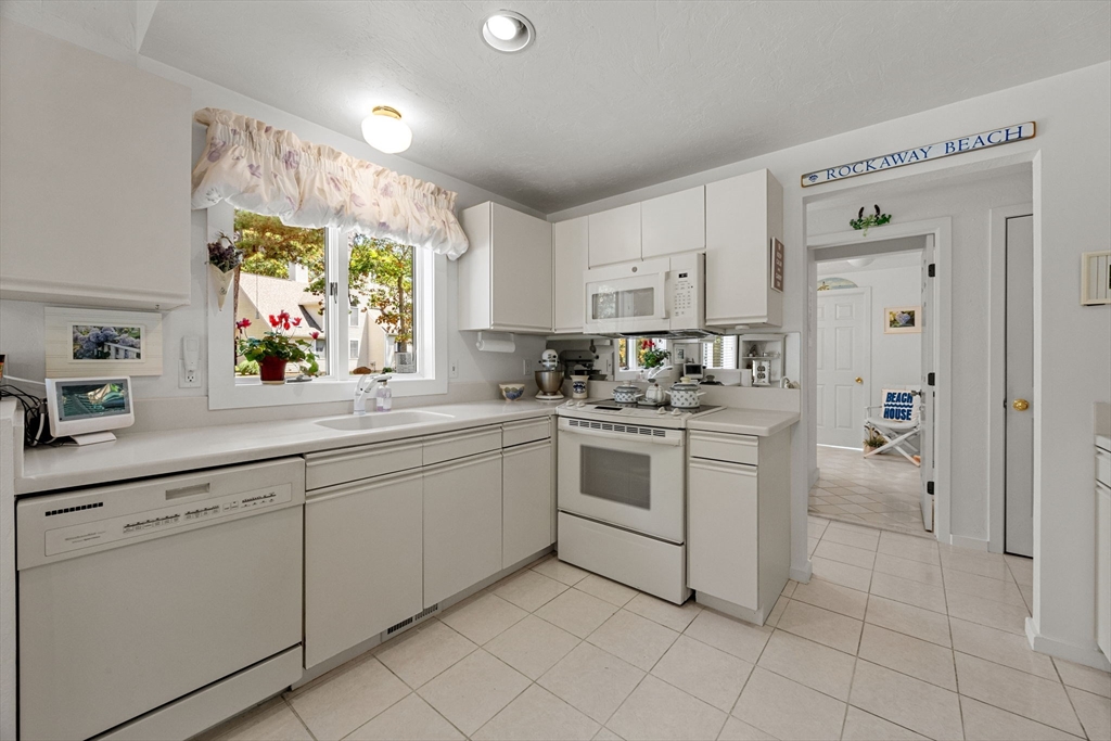 Mashpee, Massachusetts 02649, United States, 2 Bedrooms Bedrooms, ,2 BathroomsBathrooms,Residential,Active,176558