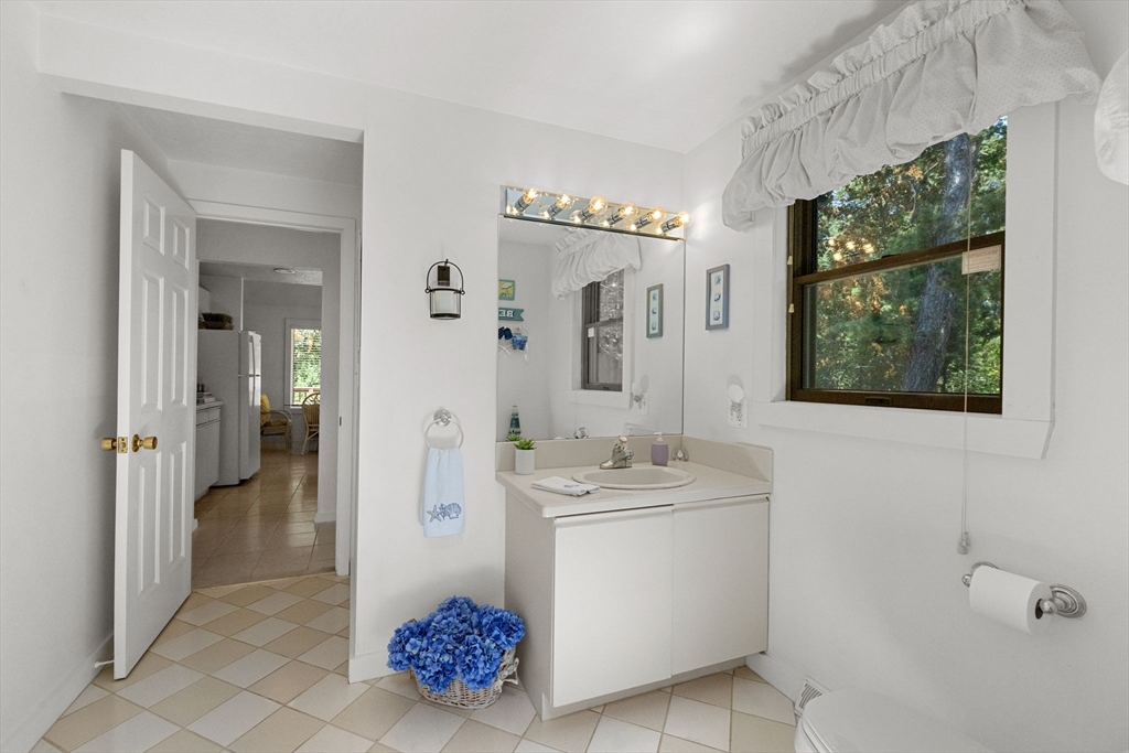 Mashpee, Massachusetts 02649, United States, 2 Bedrooms Bedrooms, ,2 BathroomsBathrooms,Residential,Active,176558