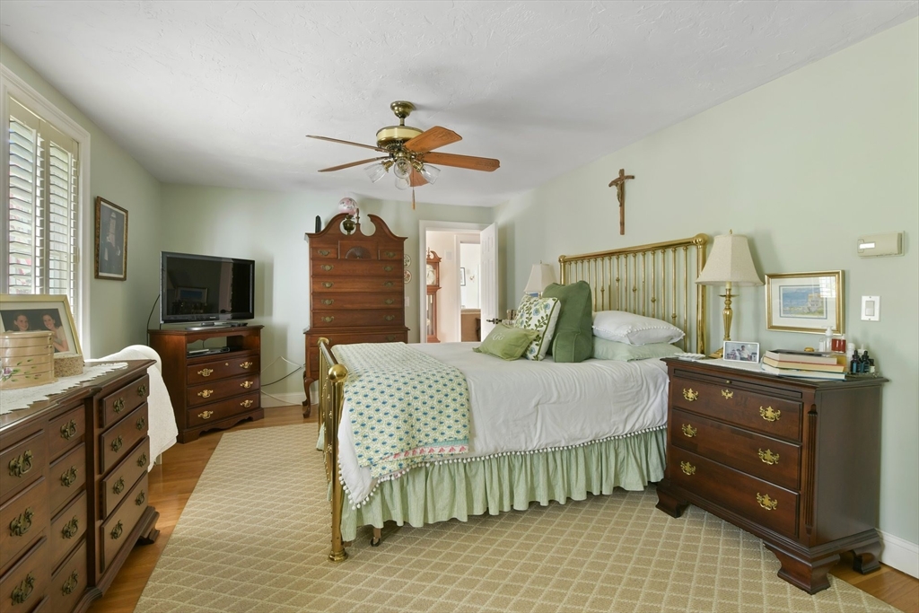 Barnstable, Massachusetts 02635, United States, 3 Bedrooms Bedrooms, ,3 BathroomsBathrooms,Residential,Active,221823