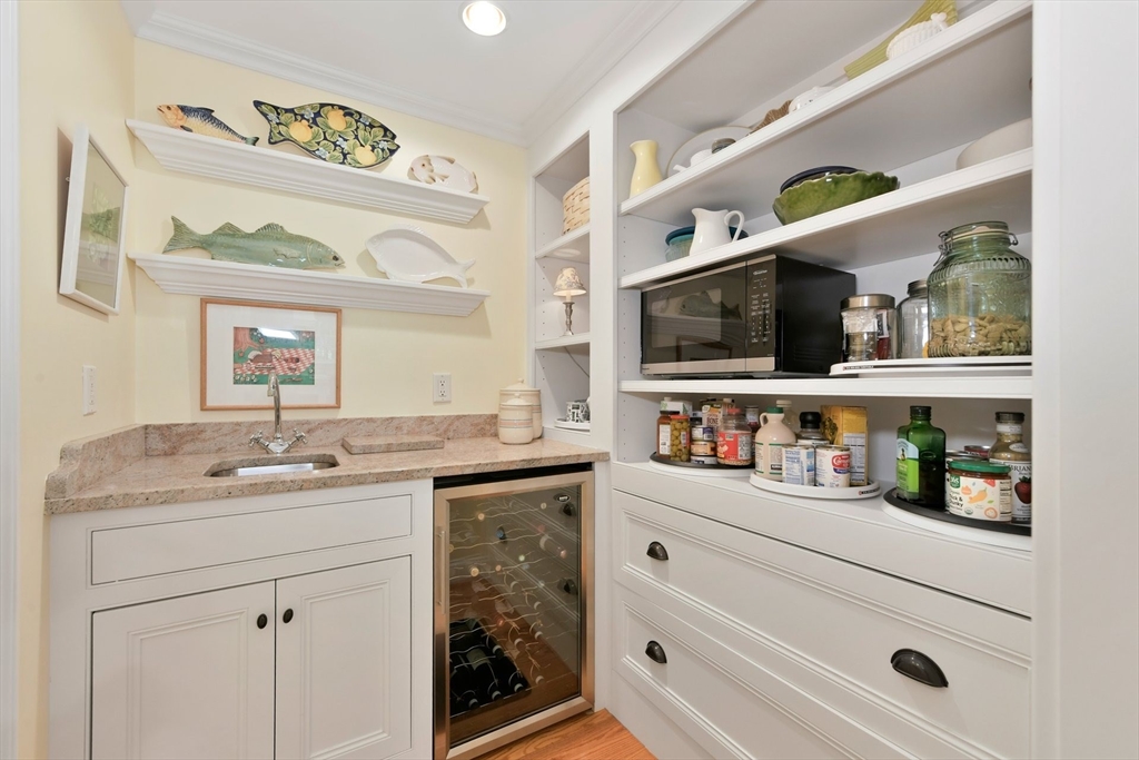 Barnstable, Massachusetts 02635, United States, 3 Bedrooms Bedrooms, ,3 BathroomsBathrooms,Residential,Active,221823