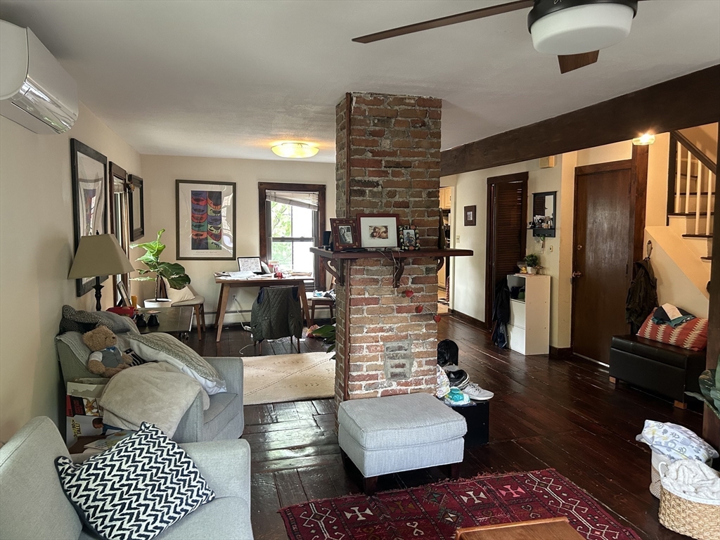 Cambridge, Massachusetts 02140, United States, 2 Bedrooms Bedrooms, ,1 BathroomBathrooms,Residential,Pending,128400