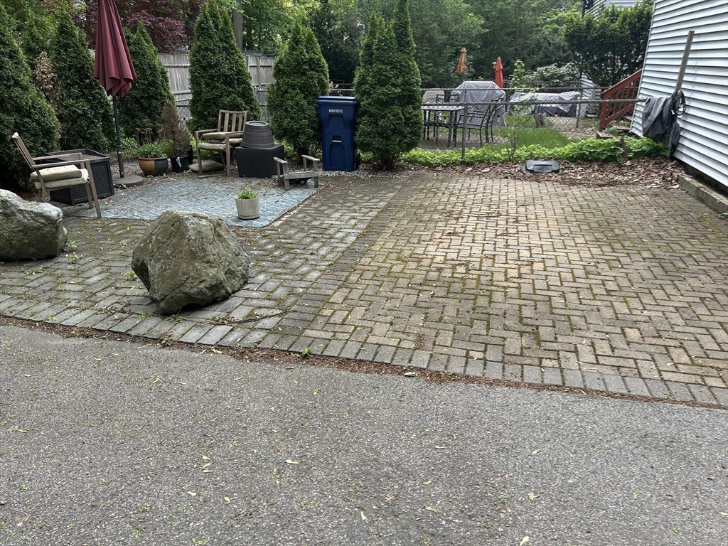 Cambridge, Massachusetts 02140, United States, 2 Bedrooms Bedrooms, ,1 BathroomBathrooms,Residential,Pending,128400