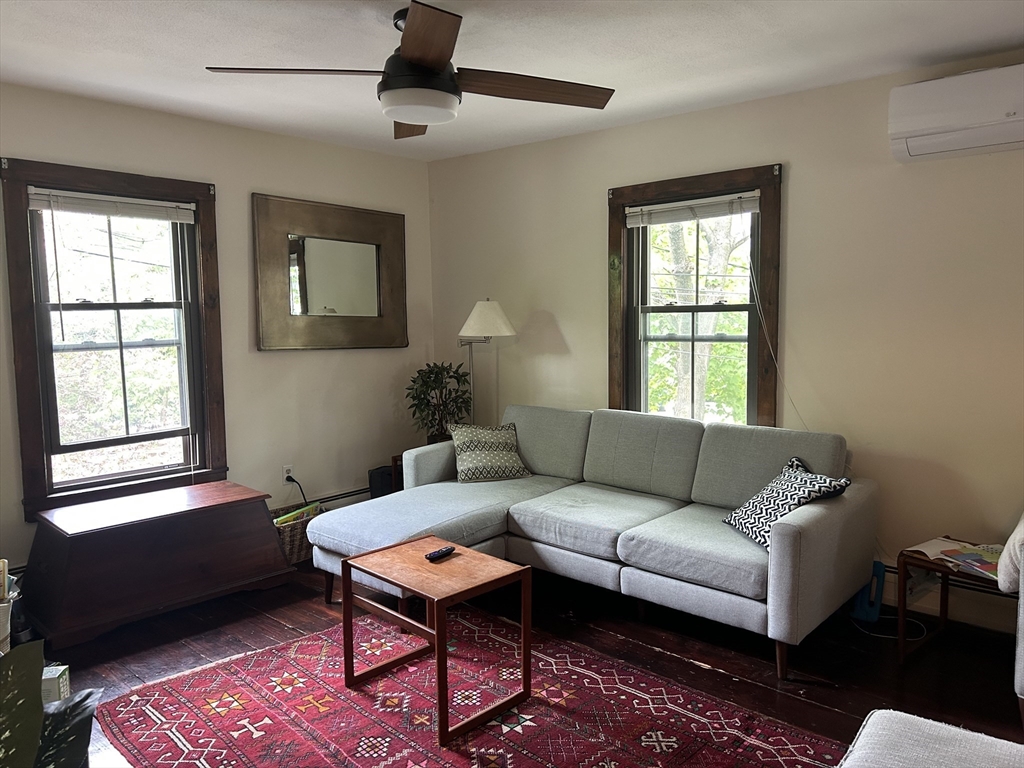 Cambridge, Massachusetts 02140, United States, 2 Bedrooms Bedrooms, ,1 BathroomBathrooms,Residential,Pending,128400