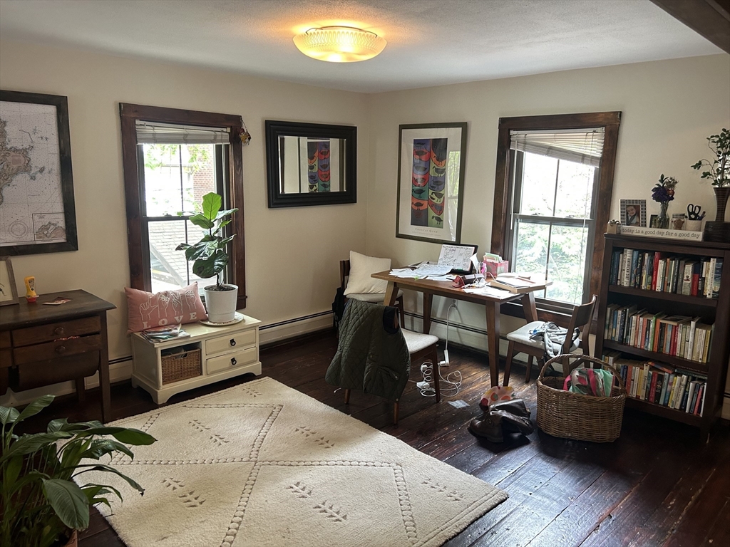 Cambridge, Massachusetts 02140, United States, 2 Bedrooms Bedrooms, ,1 BathroomBathrooms,Residential,Pending,128400