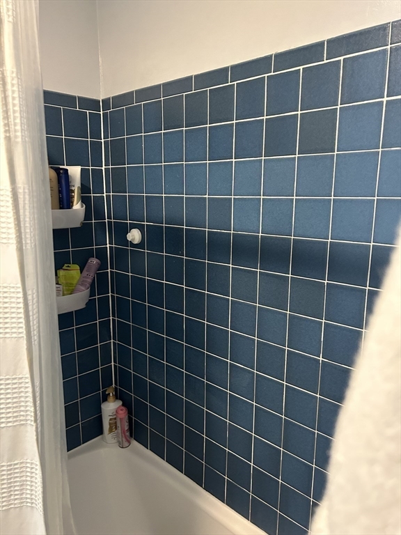 Cambridge, Massachusetts 02140, United States, 2 Bedrooms Bedrooms, ,1 BathroomBathrooms,Residential,Pending,128400