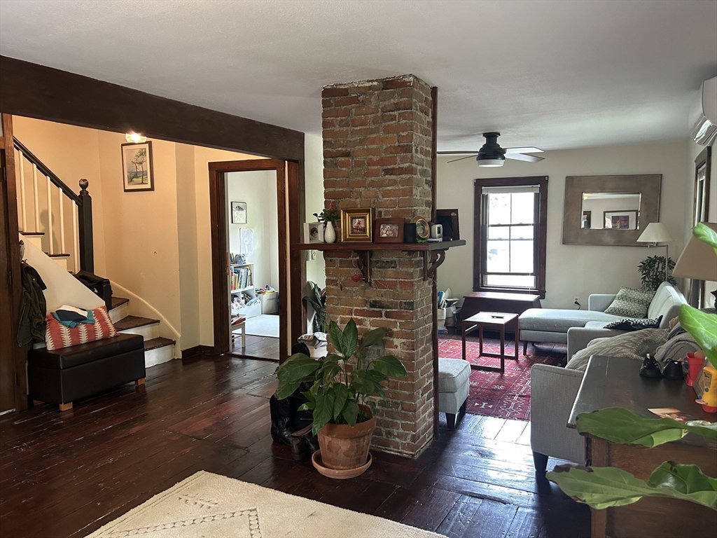 Cambridge, Massachusetts 02140, United States, 2 Bedrooms Bedrooms, ,1 BathroomBathrooms,Residential,Pending,128400