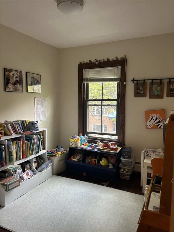 Cambridge, Massachusetts 02140, United States, 2 Bedrooms Bedrooms, ,1 BathroomBathrooms,Residential,Pending,128400