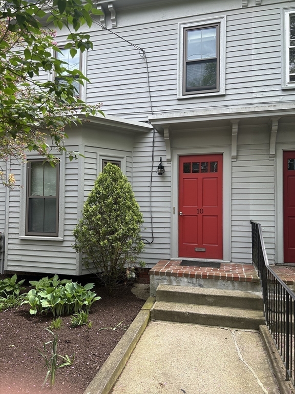 Cambridge, Massachusetts 02140, United States, 2 Bedrooms Bedrooms, ,1 BathroomBathrooms,Residential,Pending,128400