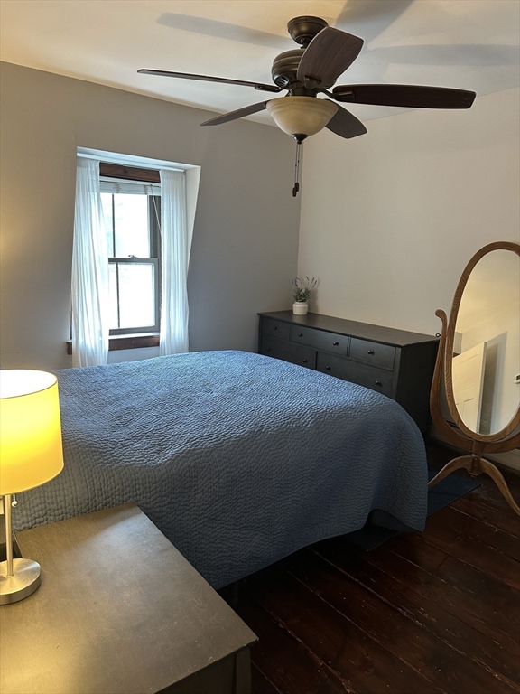 Cambridge, Massachusetts 02140, United States, 2 Bedrooms Bedrooms, ,1 BathroomBathrooms,Residential,Pending,128400