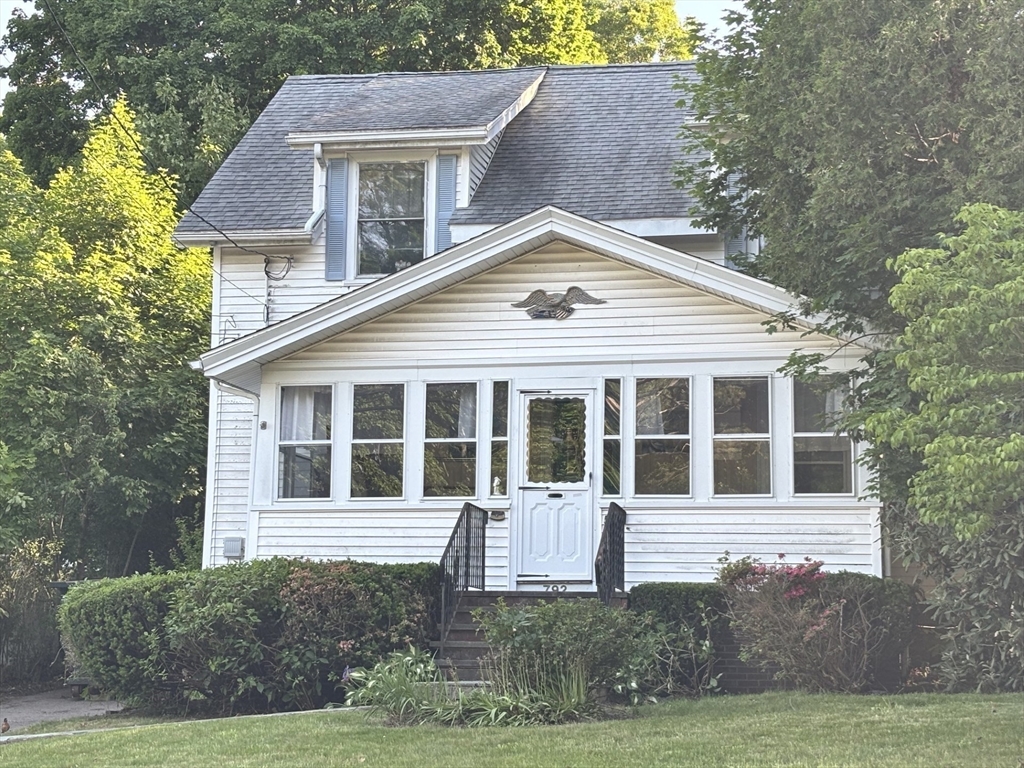 792 Commercial St