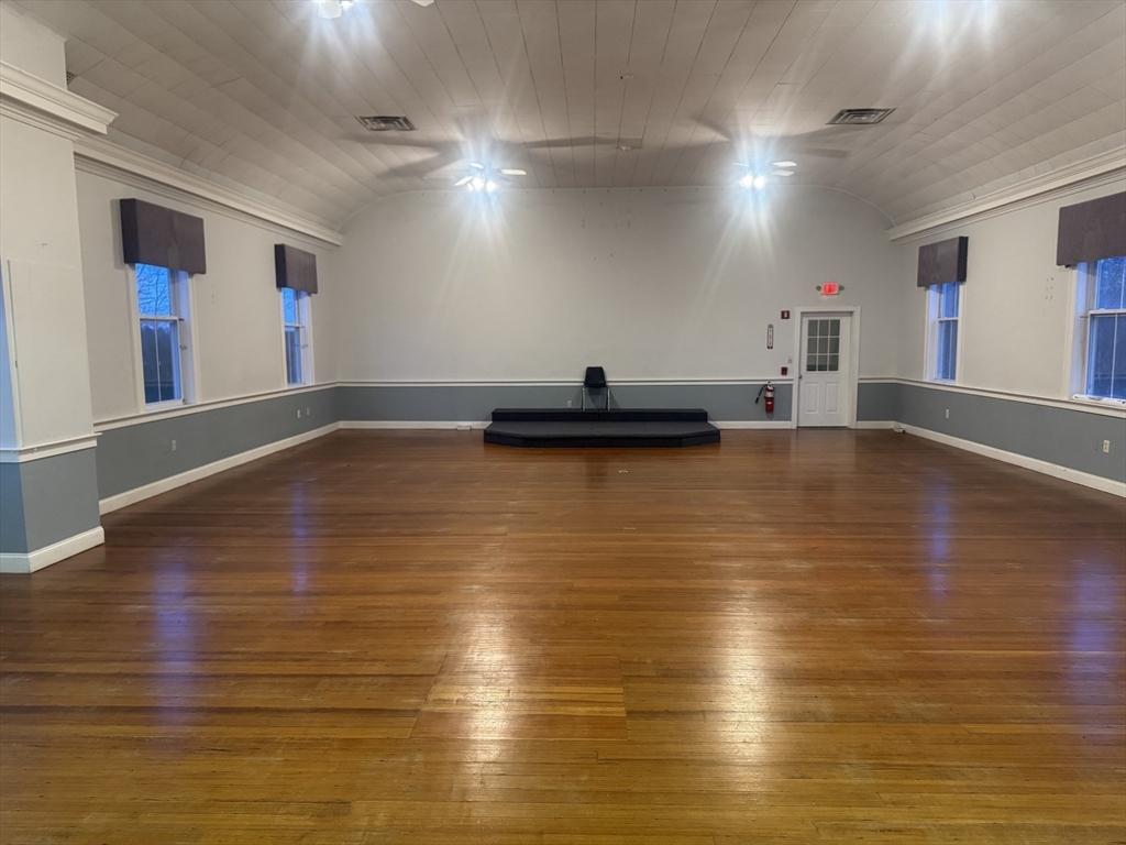 1131 Main St 2B