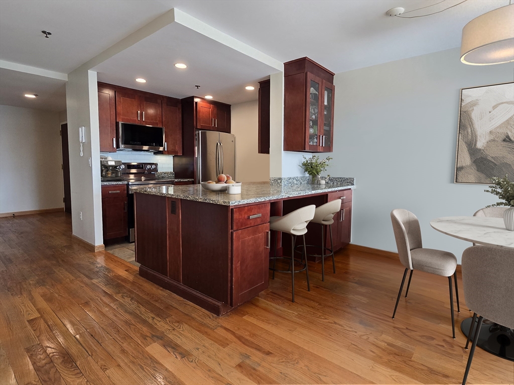 950 Massachusetts Ave 307