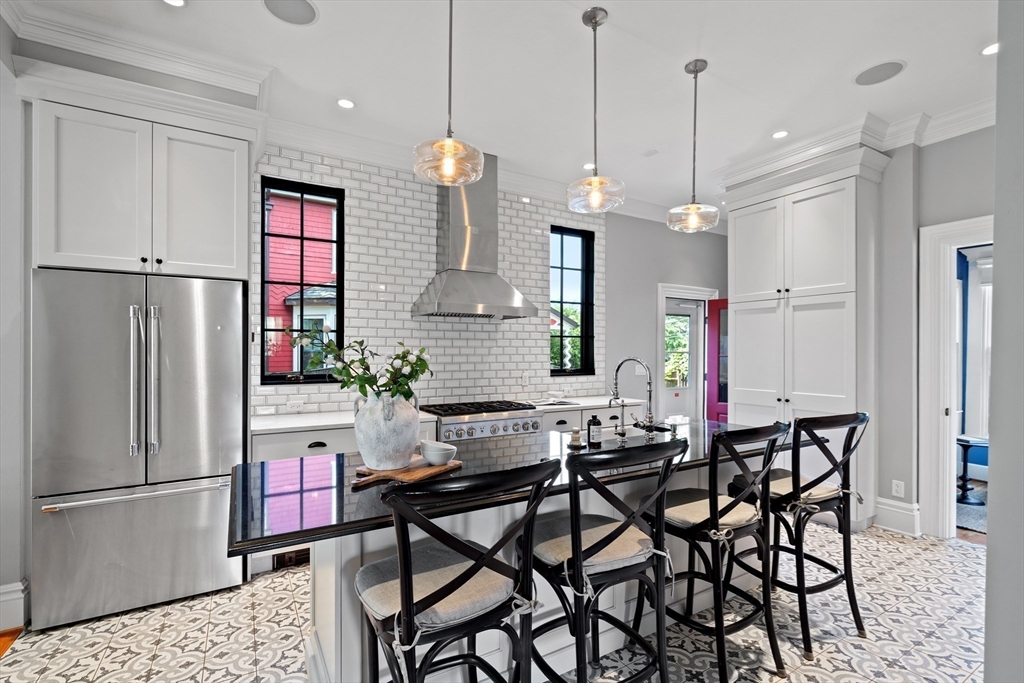 Newton, Massachusetts 02458, United States, 3 Bedrooms Bedrooms, ,3 BathroomsBathrooms,Residential,Active,211977