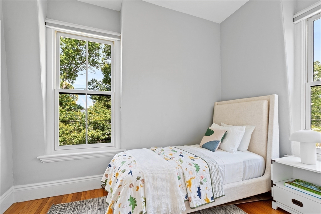 Newton, Massachusetts 02458, United States, 3 Bedrooms Bedrooms, ,3 BathroomsBathrooms,Residential,Active,211977